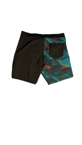 Bermuda Masculina Tactel com Fendas – Estampa Abstrata
